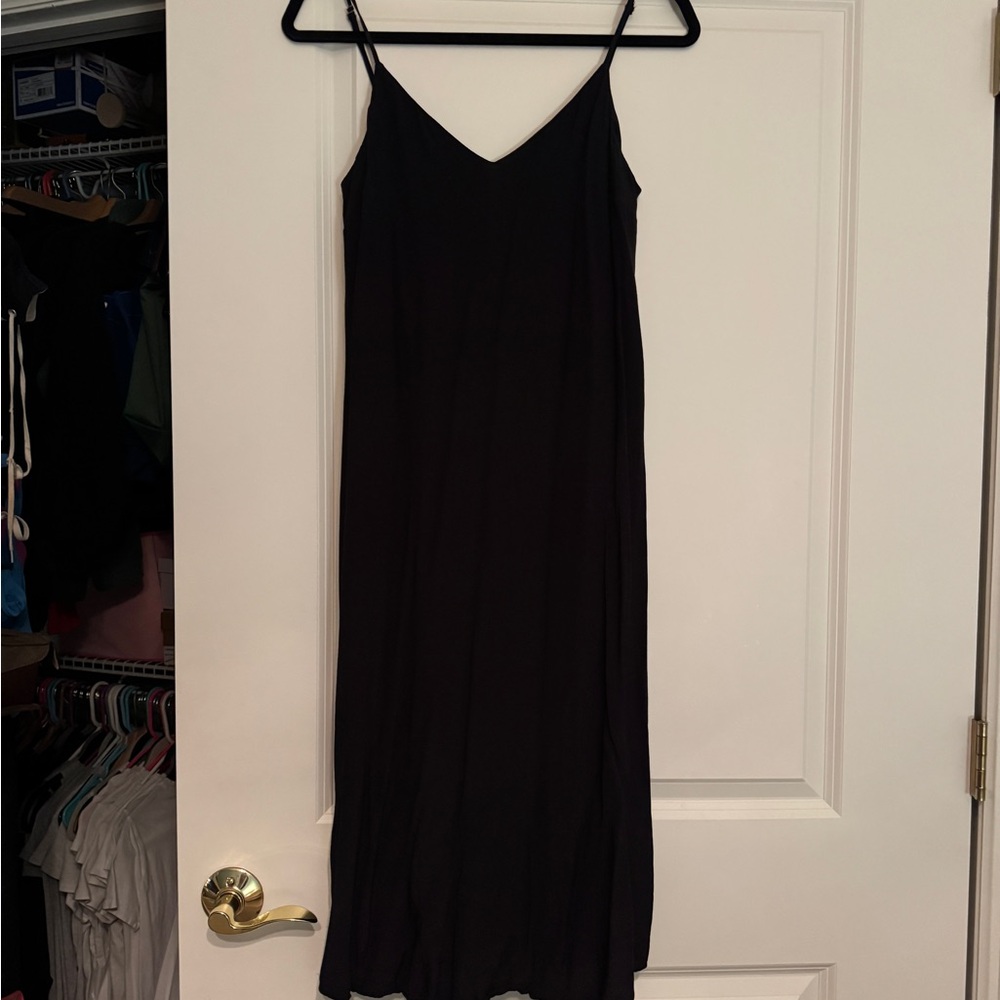 GAP Black V‑Neck Midi Slip Dress